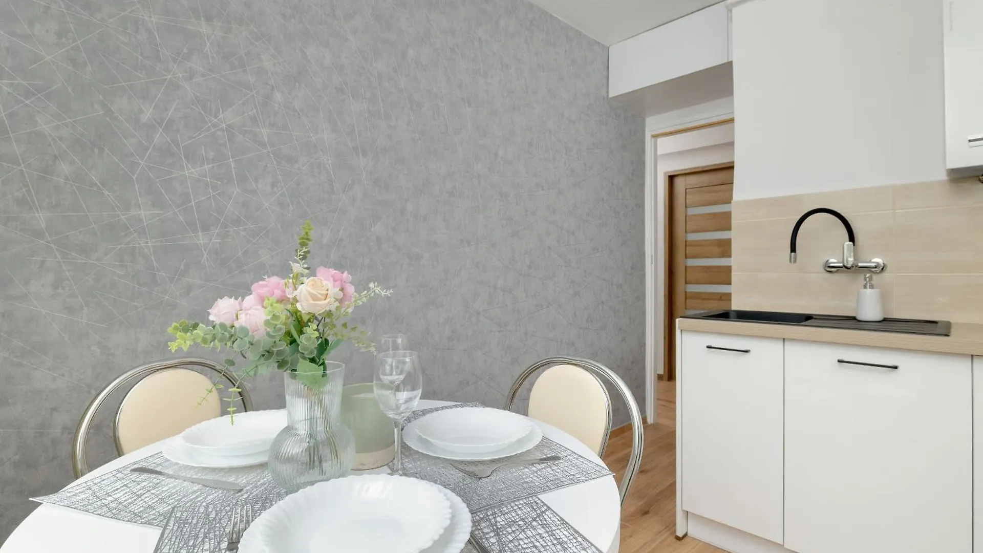 Comfortable Apartment With Balcony In Krakow By Rent Like Home